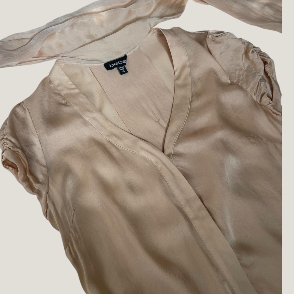 Vintage Y2K Silk Bow Tie Blouse by Bebe - size XS
🕊️ - Picture 7 of 8